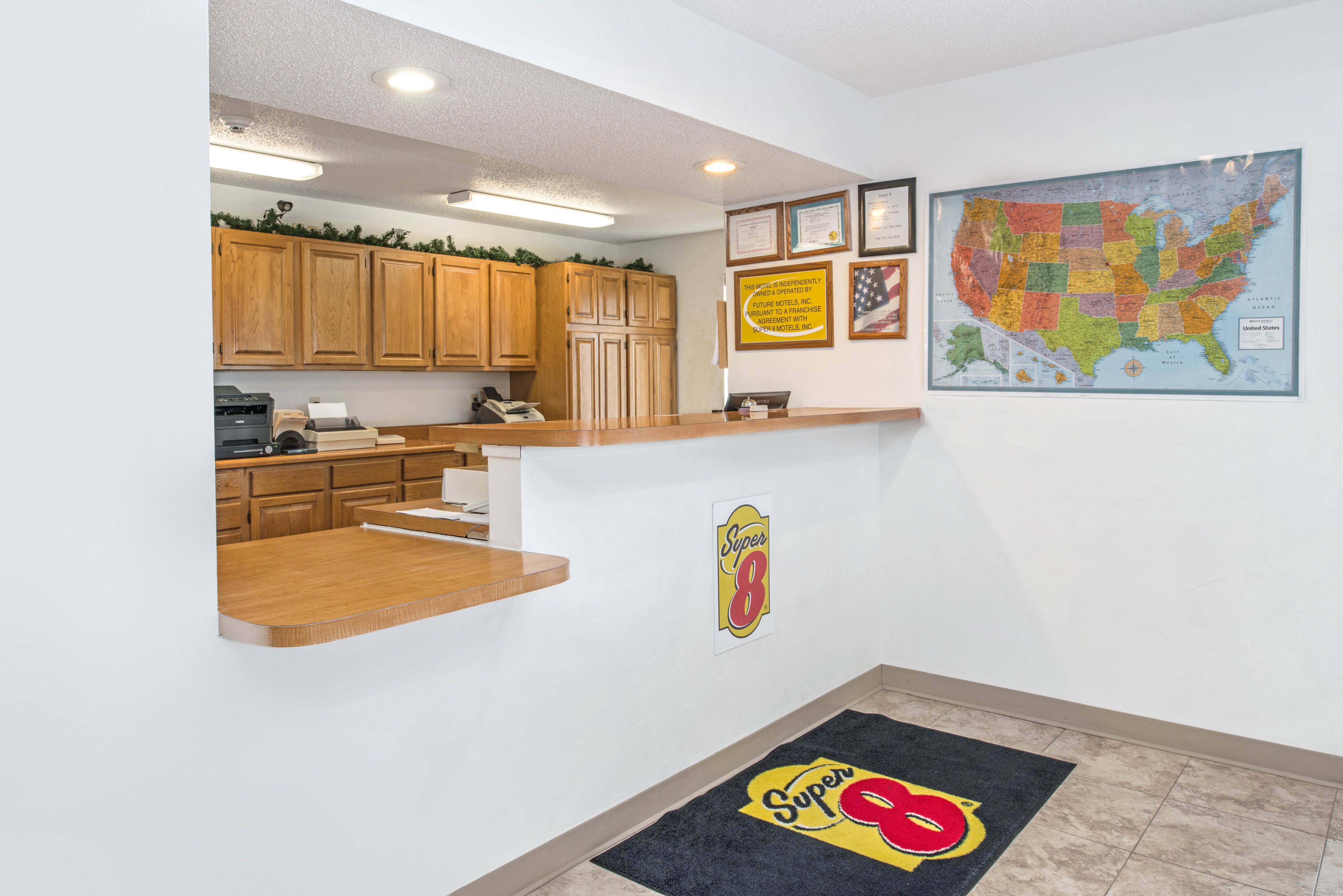 Super 8 by Wyndham Nebraska City reception in Percival, Iowa